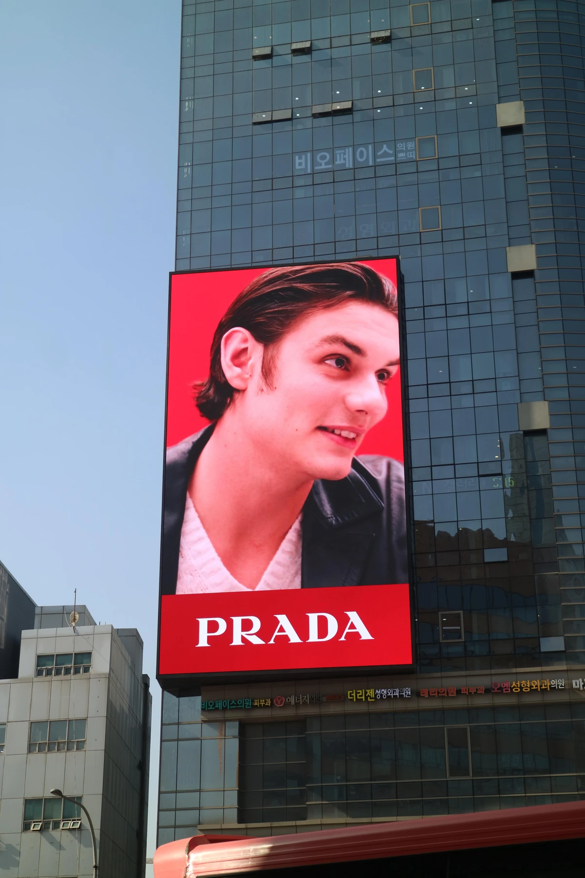 PRADA 광고 이미지