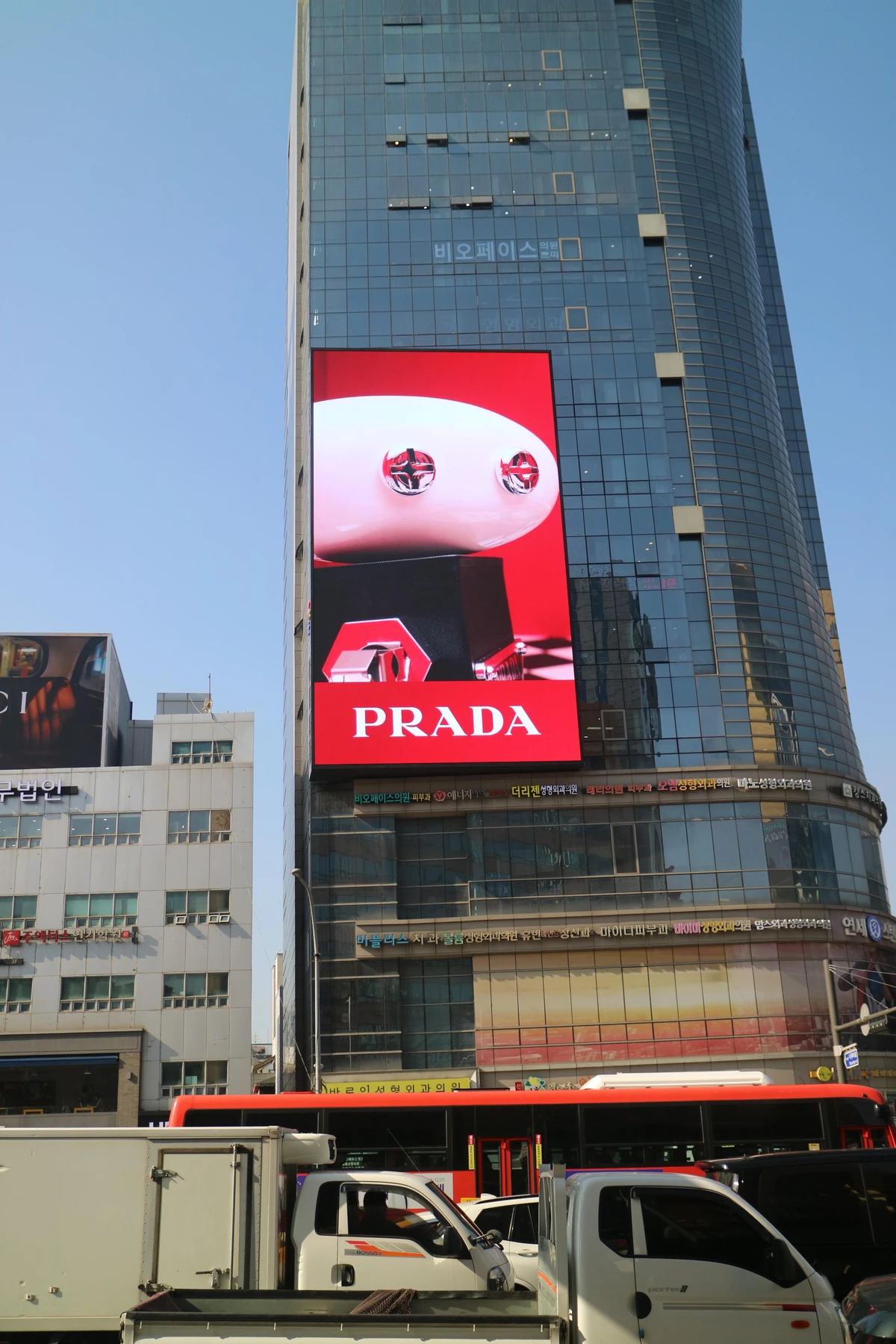 PRADA 광고 이미지