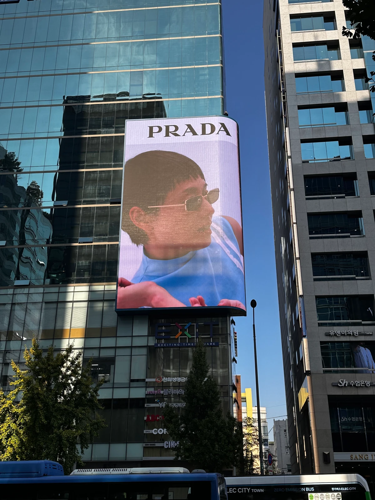 PRADA 광고 이미지