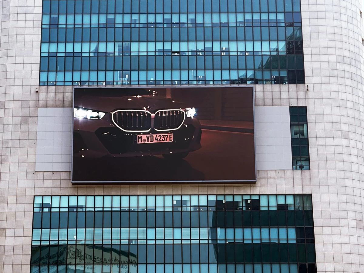 BMW 광고 이미지