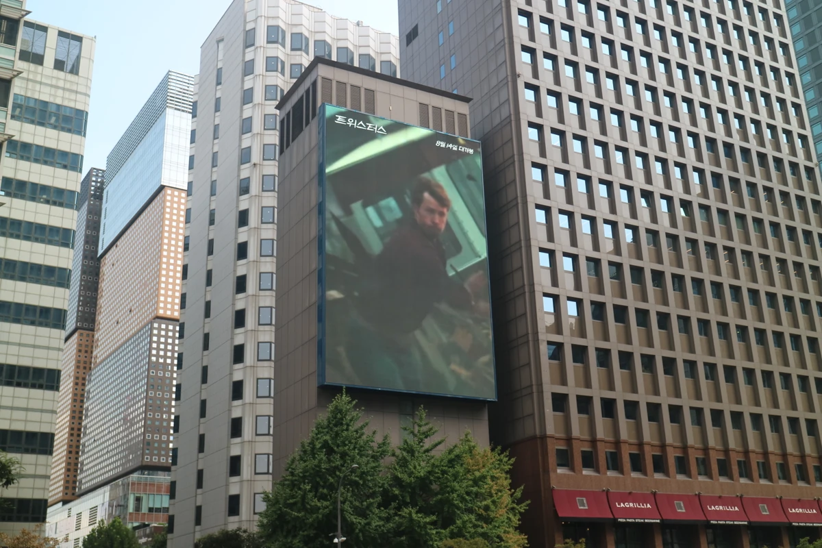 워너브라더스 광고 이미지