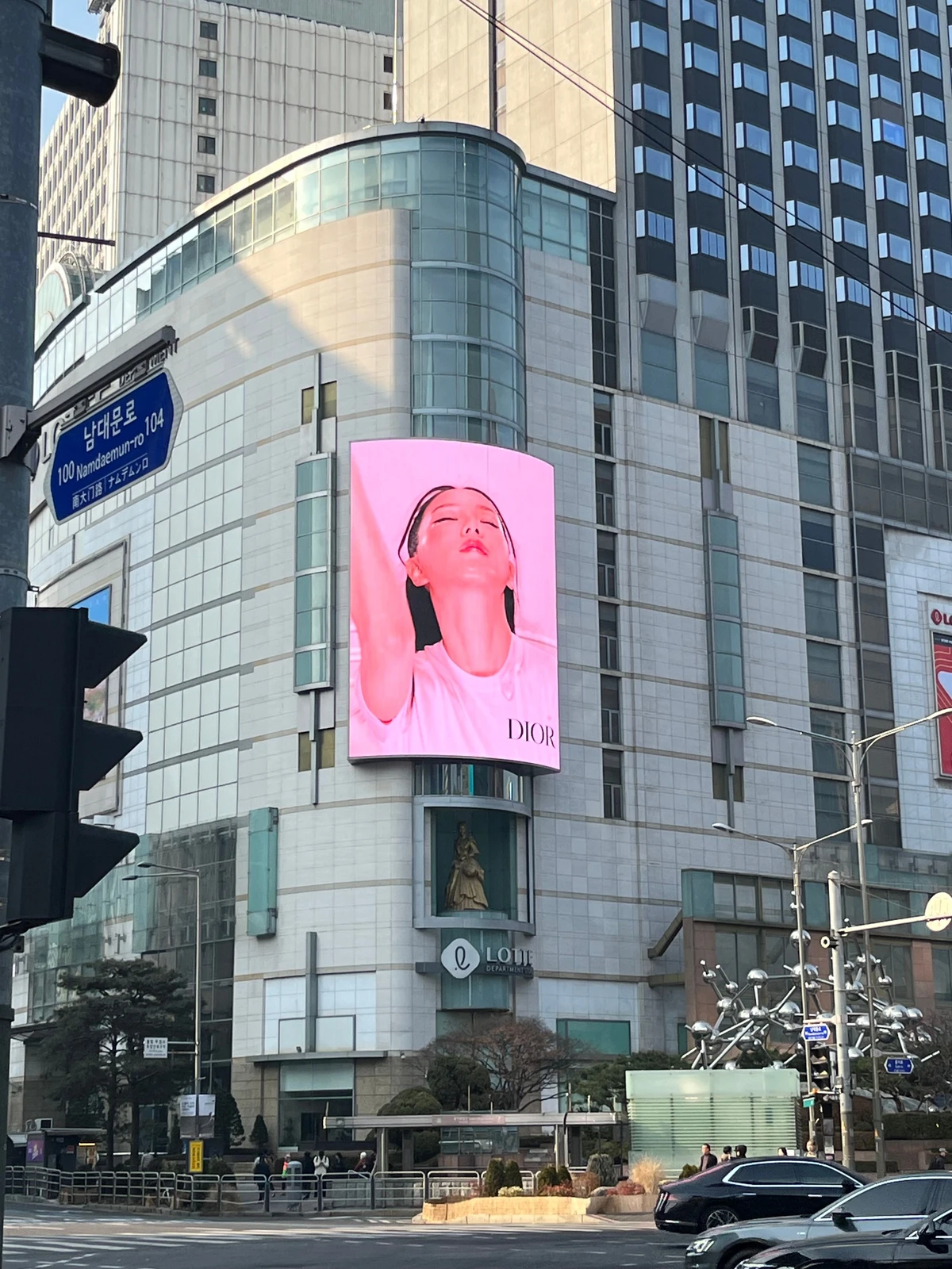 디올 광고 이미지