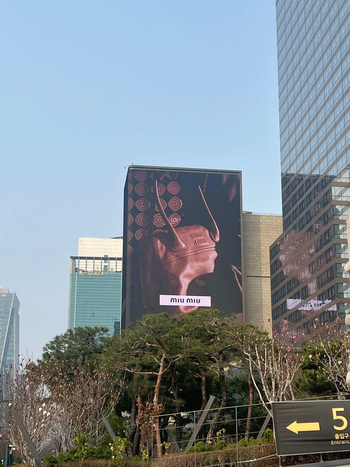 미우미우 광고 이미지