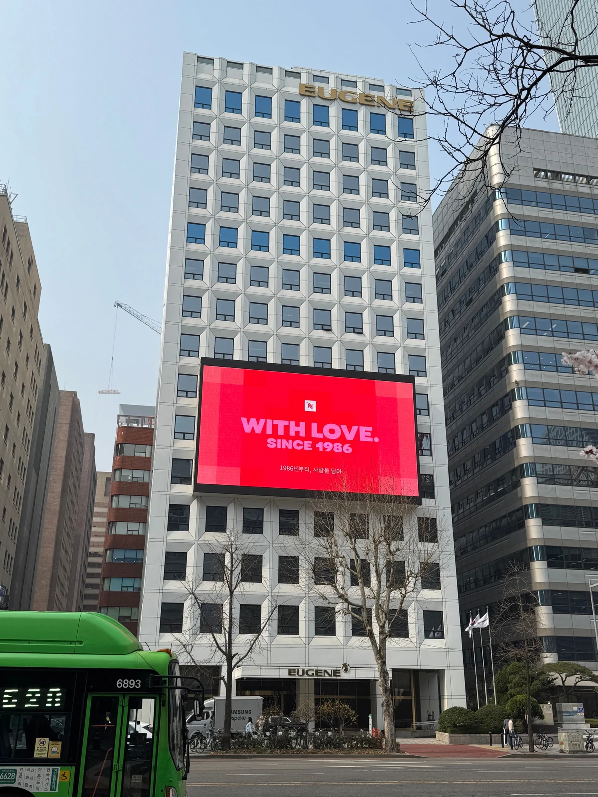 네스프레소 광고 이미지