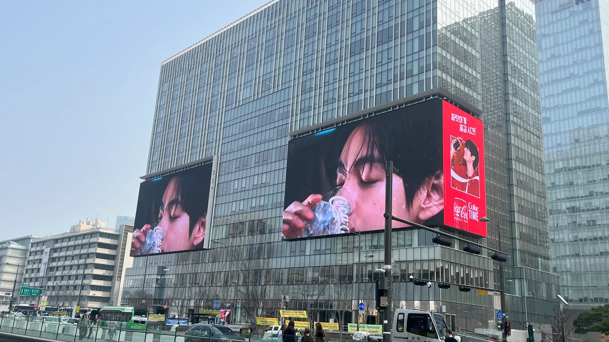 코카콜라 광고 이미지