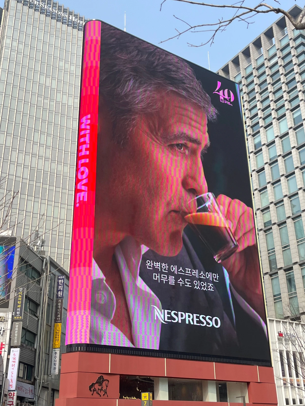 네스프레소 광고 이미지