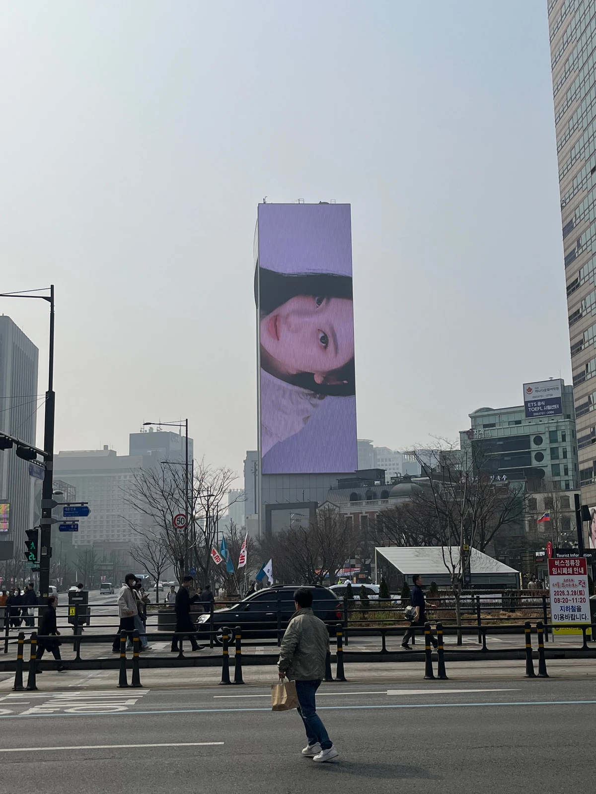 디스커버리 광고 이미지