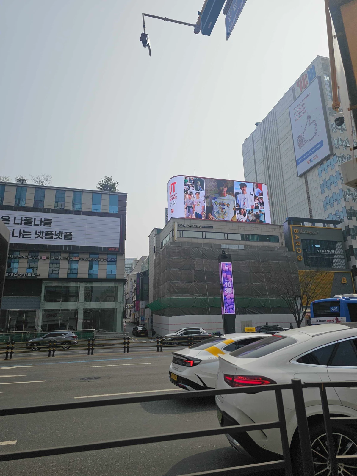 유니클로 광고 이미지