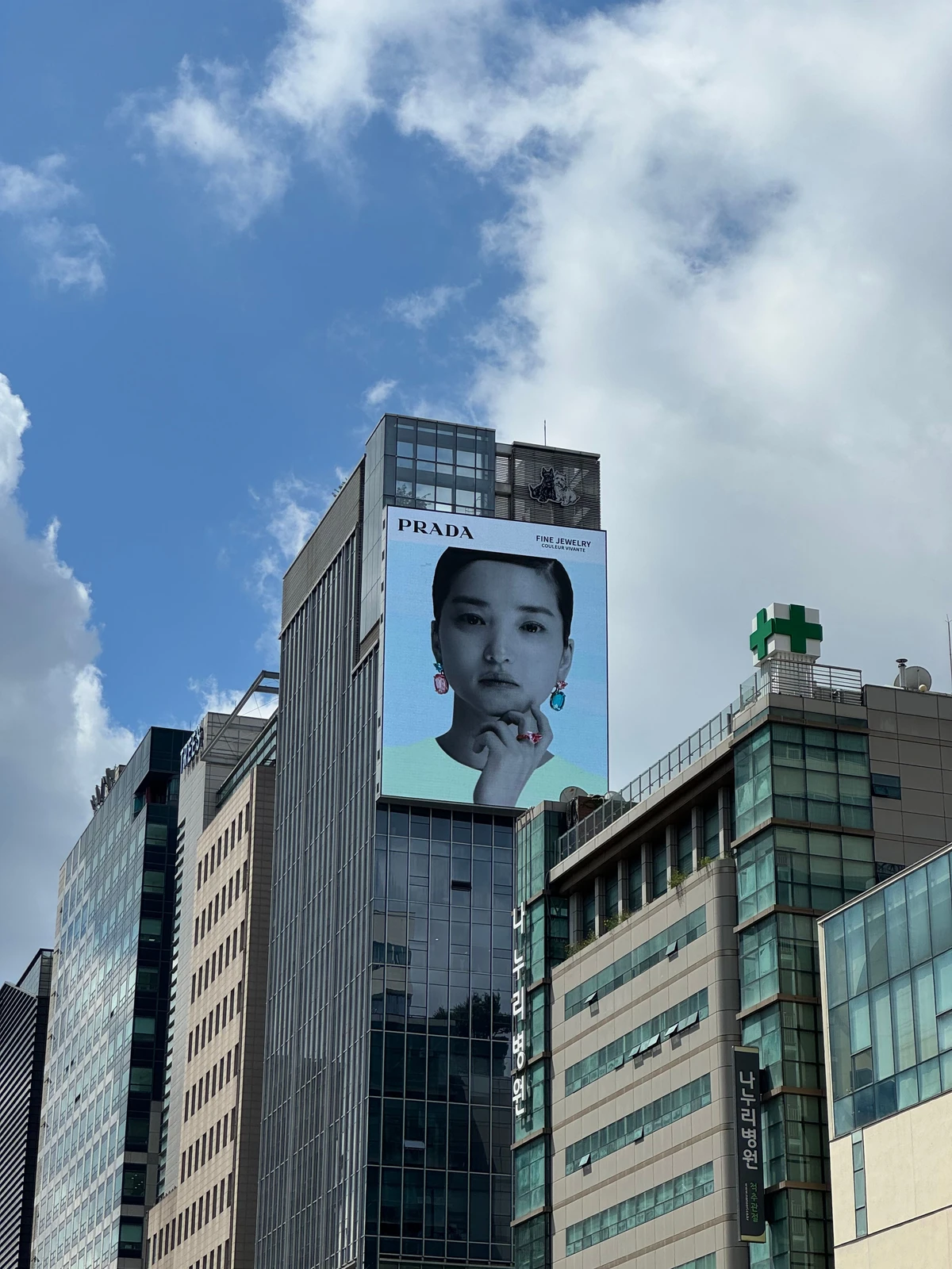 프라다 광고 이미지