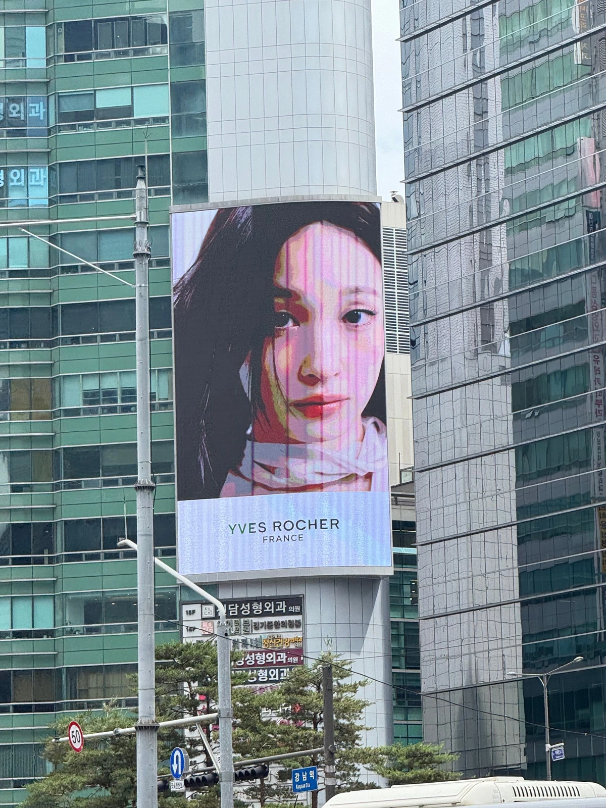 이브로쉐 광고 이미지