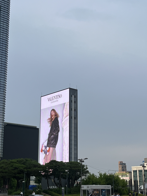 발렌티노 옥외광고 - 서울특별시 강남구 테헤란로 521