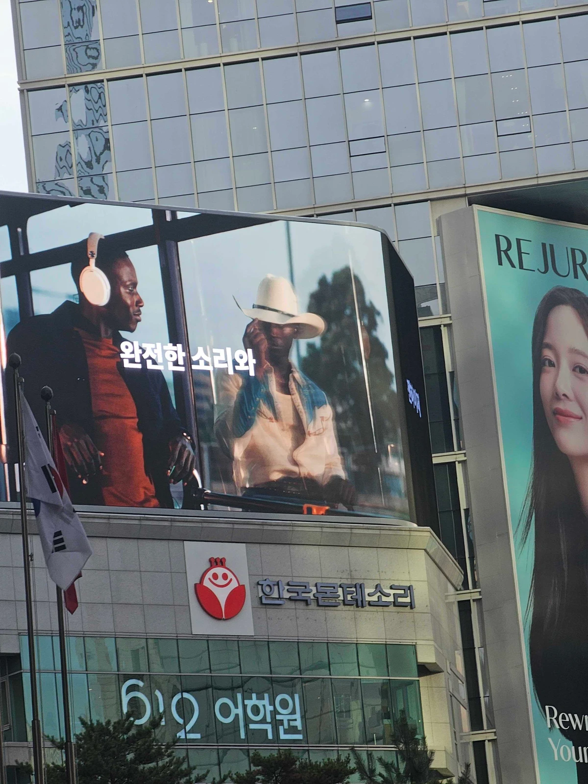 젠하이저 광고 이미지